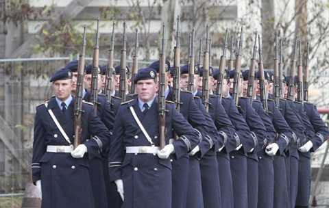 Hàng quân danh dự đón Chủ tịch nước và phu nhân cùng đoàn đại biểu cấp cao Việt Nam tại sân bay - Ảnh: V.V.Thành Hàng quân danh dự đón Chủ tịch nước và phu nhân cùng đoàn đại biểu cấp cao Việt Nam tại sân bay - Ảnh: V.V.Thành
