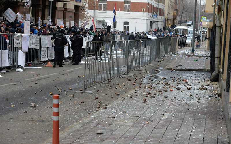 Đại sứ quán Thổ Nhĩ Kỳ ở Nga bị ném trứng, cà chua