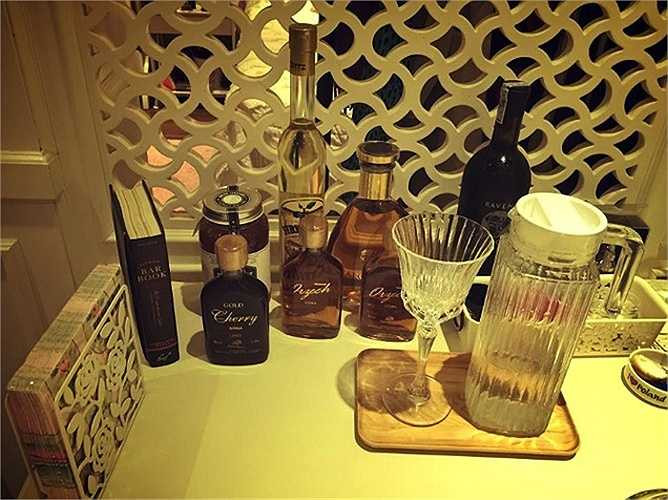 Tuy không khoe khoang nhưng Thuỷ Top cũng khiến công chúng trầm trồ vì độ giàu có.