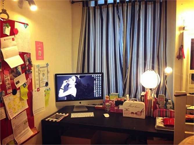 Bàn làm việc tiện nghi của Thuỷ Top. (Trung Ngạn)