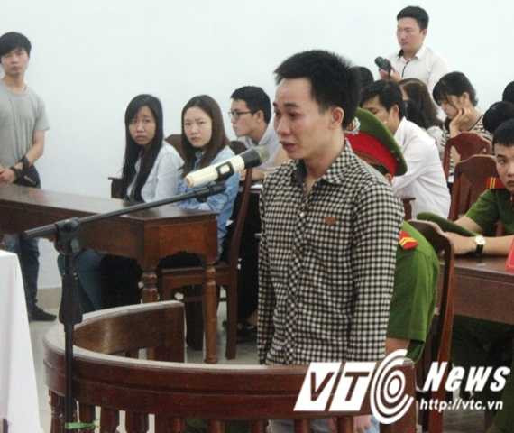 Nước mắt muộn màng của Trần Xuân Vinh khi nhận án tử hình.