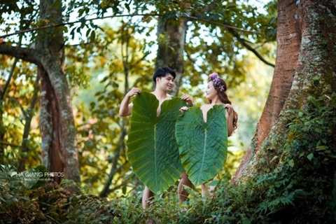 Thời gian sinh sống ở nước ngoài nên cô dâu Phoebe Phung và chú rể Andy Hai đều chung một ý tưởng táo bạo, mạnh mẽ và hòa mình trong thiên nhiên trong bộ ảnh cưới có một không hai này. Cặp đôi đã lặn lội từ Caloifornia, Mỹ về tận địa đầu Tổ quốc để ghi lại những khoảnh khắc yêu thương này. Thời gian sinh sống ở nước ngoài nên cô dâu Phoebe Phung và chú rể Andy Hai đều chung một ý tưởng táo bạo, mạnh mẽ và hòa mình trong thiên nhiên trong bộ ảnh cưới có một không hai này. Cặp đôi đã lặn lội từ Caloifornia, Mỹ về tận địa đầu Tổ quốc để ghi lại những khoảnh khắc yêu thương này.