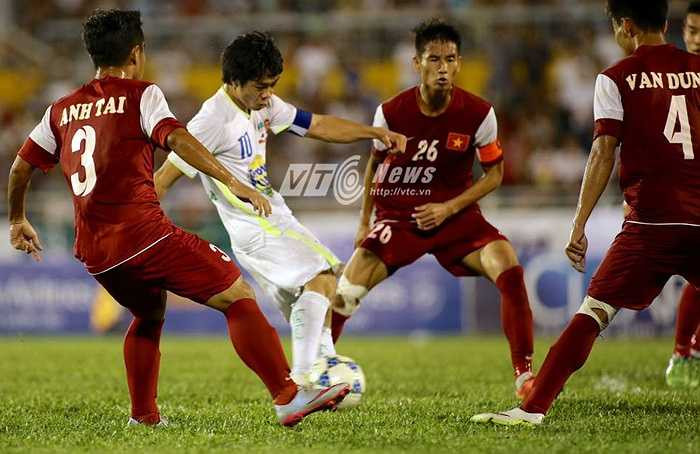 Pha solo và ghi bàn của Công Phượng mở ra chiến thắng 3-2 trên chấm 11m sau đó của U21 HAGL sau khi hai đội hòa 2-2 ở 90 phút thi đấu chính thức (Yến Thanh - Ảnh: Quang Minh)