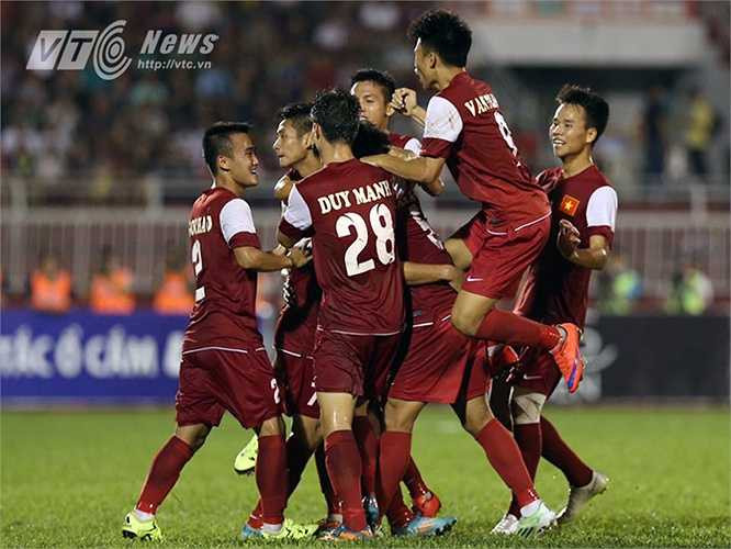 Bàn thắng như cởi bỏ tâm lý tự ti của U21 Việt Nam và họ bắt đầu chơi bóng chặt chẽ hơn. (Ảnh: Quang Minh)