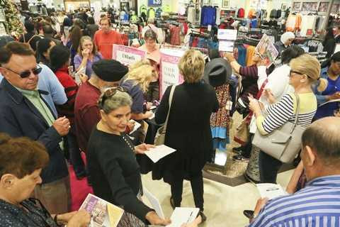 Black Friday đang trở thành sự kiện toàn cầu Black Friday đang trở thành sự kiện toàn cầu