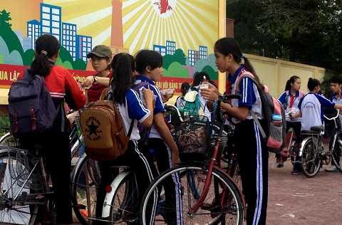 Con bạn có thể đang bị ‘đầu độc’ ở cổng trường