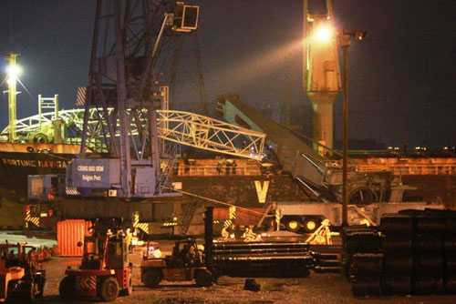 Theo cơ quan chức năng, nguyên nhân cầu cẩu đổ sập khiến công nhân lái cẩu Nguyễn Đăng Sơn tử vong là do cần cẩn bị nứt ẩn