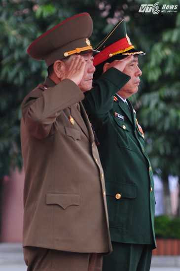 Lễ chào cờ chung 2 nước Lễ chào cờ chung 2 nước