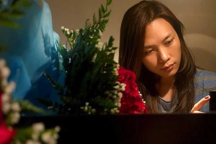 Nhưng gương mặt mộc của cô cũng không thực sự ổn định.