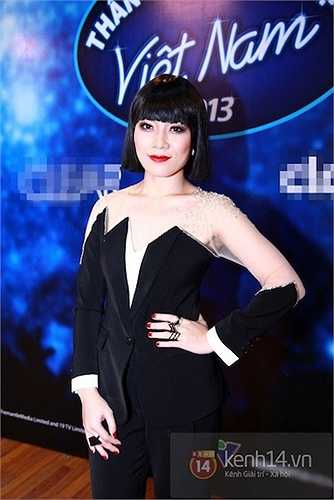 Một tấm hình gây khó hiểu của Mỹ Tâm cả về trang phục, làm tóc lẫn make up.