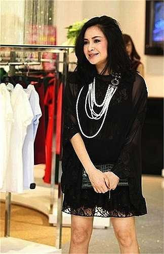 Chính cô chia sẻ, việc nói về con cái khiến cô bị 'ném đá' đến trọng thương, bởi công chúng cho rằng cô đang dùng con cái để PR bản thân