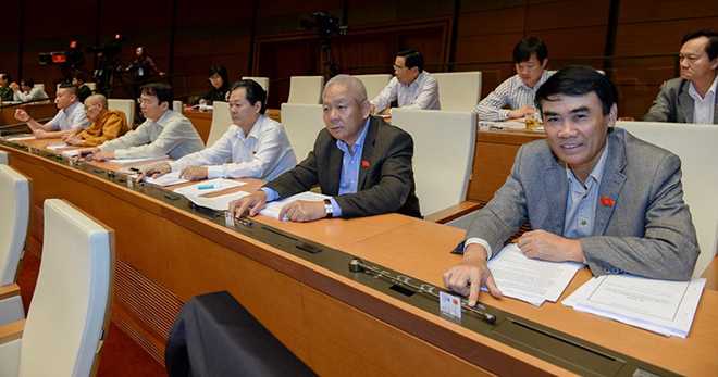 Quốc hội biểu quyết thông qua luật (Ảnh: VPQH)