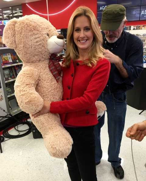 Chú gấu bông như trong hình đang rất được ưa chuộng trong năm nay. Trên Twitter của cửa hàng Target, rất nhiều khách hàng đang chia sẻ hình ảnh ôm chú gấu xinh đẹp Chú gấu bông như trong hình đang rất được ưa chuộng trong năm nay. Trên Twitter của cửa hàng Target, rất nhiều khách hàng đang chia sẻ hình ảnh ôm chú gấu xinh đẹp