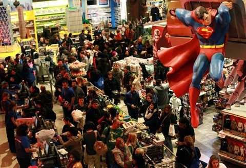 Không khí trong một cửa hàng đồ chơi. Đây được coi là dịp hiếm có trong năm để mua các mặt hàng đồ chơi làm quà tặng cho Giáng sinh và năm mới Không khí trong một cửa hàng đồ chơi. Đây được coi là dịp hiếm có trong năm để mua các mặt hàng đồ chơi làm quà tặng cho Giáng sinh và năm mới