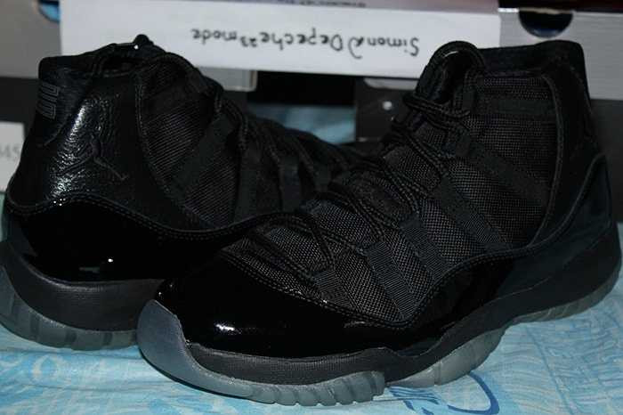 Air Jordan XI Blackout là minh chứng rõ nhất cho sức hút của thương hiệu này đối với những tín đồ sneaker khi thiết kế giày Blackout ra mắt năm 2012, giá bán của nó đã lên tới 11267 USD.