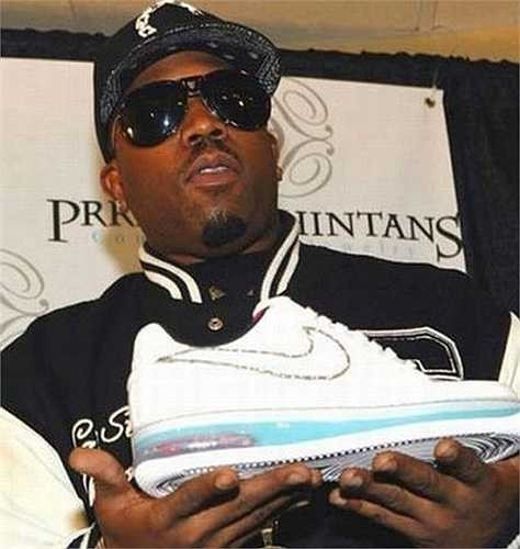 Diamond Air Force là cái tên tiếp theo được nhắc tới trong danh sách này. Nó thuộc sở hữu của rapper nổi tiếng người Mỹ Big Boi. Diamond Air Force được sản xuất độc quyền bởi công ty giày Atlanta và nhà sản xuất trang sức, có giá 50000 USD trong đó kim cương chiếm 13000 USD.