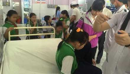 Sau khi ăn tàu hũ tại trường, hơn chục em học sinh phải nhập viện do đau nụng và nôn ói. (Ảnh: Kiến Thức)