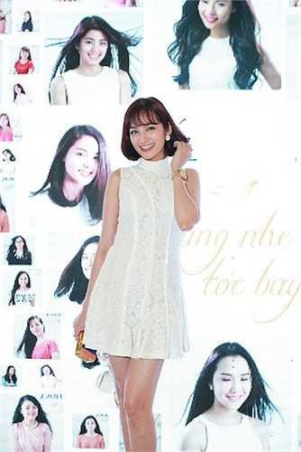 Sau khi lấy chồng, Trúc Diễm vẫn tích cực chạy sô sự kiện.