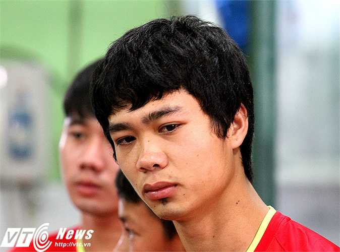 Công Phượng chia sẻ: 'Chúng em cũng đã gặt hái một số ít thành công trên sân cỏ nên chuyến đi này chúng em muốn chia sẻ những điều đó với các em có hoàn cảnh khó khăn, không may mắn trong cuộc sống'