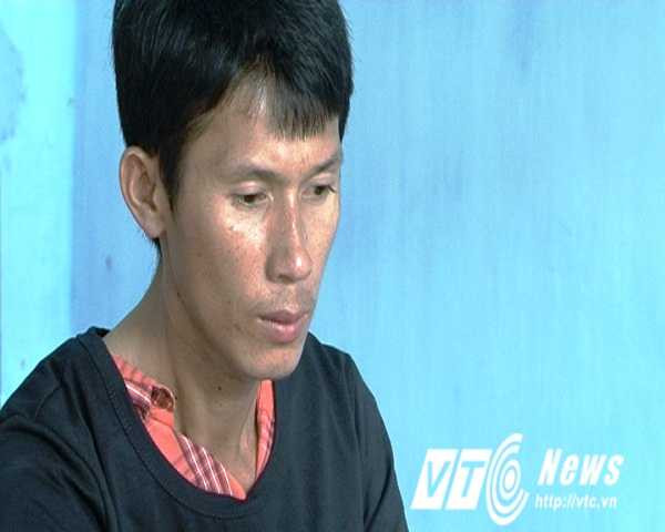 Nguyễn Văn Khá đu dây như người nhện để đi trộm cắp.