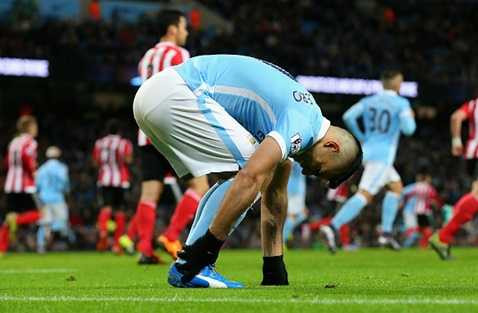 Những bước chân tập tễnh của Aguero khiến CĐV Man City lo lắng