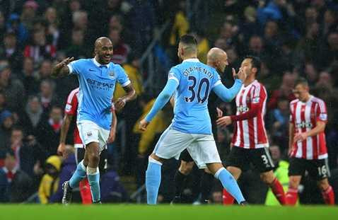 Fabian Delph trong lần hiếm hoi được đá chính đã ghi bàn khá may mắn