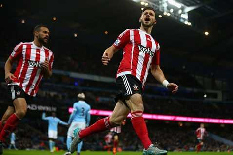 Long thắp sáng hy vọng cho Southampton đầu hiệp 2