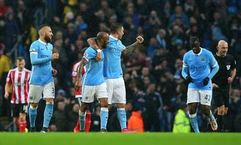 Man City tấn công ào ạt trong 20 phút đầu và sớm ghi được 2 bàn để đưa trận đấu theo ý mình