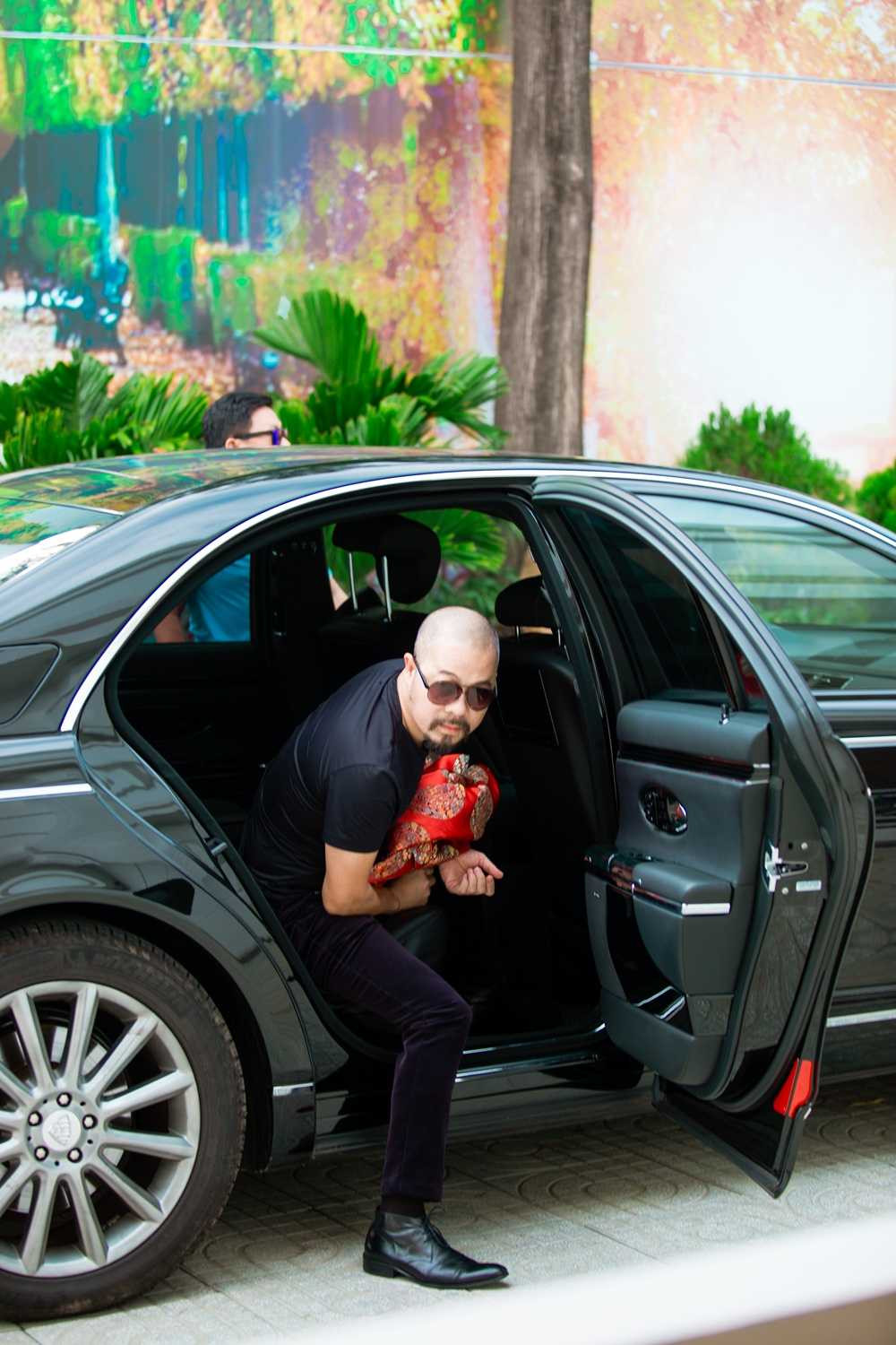 Tại thị trường Việt Nam, Maybach 57S có giá vào khoảng 25 tỷ đồng