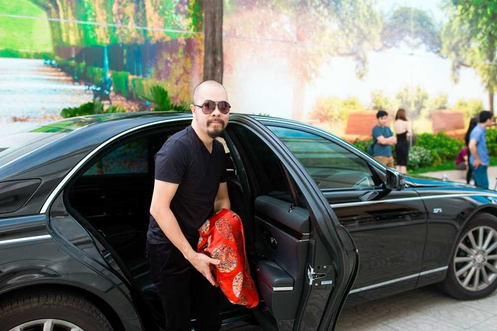 Soi siêu xe gần 30 tỷ biển ngũ quý 8 'gây choáng' của NTK Đức Hùng