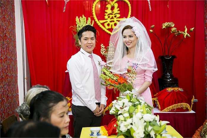 Quang Huy - Diễm Hương chính thức ra mắt hai họ.