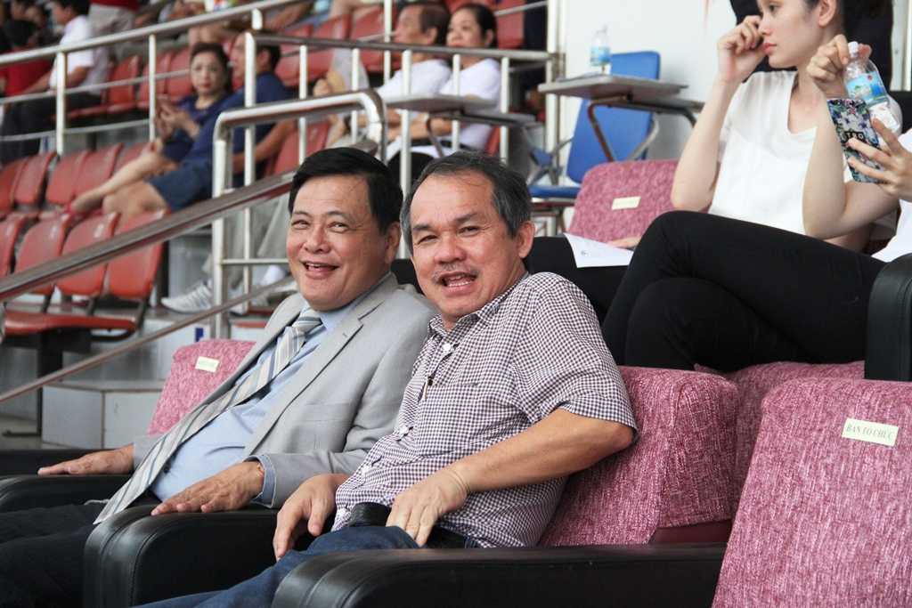 Bầu Đức cười tươi