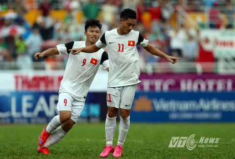 Lâm Ti Phông (số 11) mở tỷ số cho U21 Việt Nam