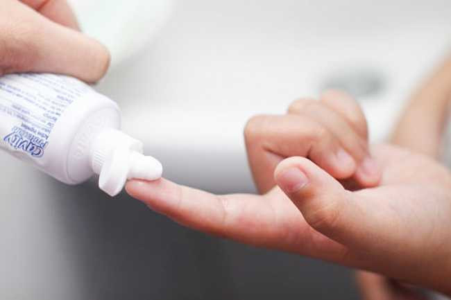 16 công dụng không ngờ của kem đánh răng bạn gái cần biết