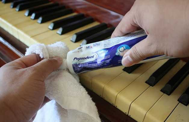 16 công dụng không ngờ của kem đánh răng bạn gái cần biết