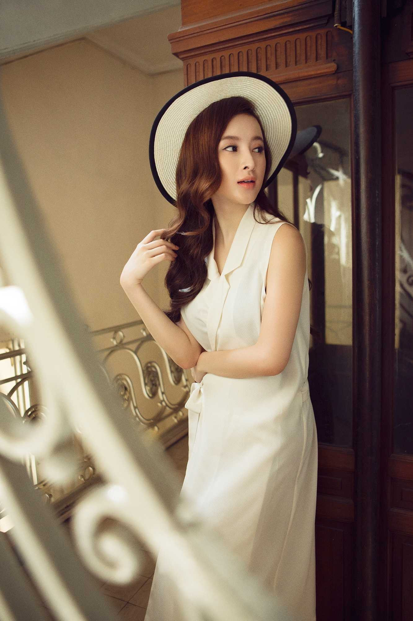 Angela Phương Trinh đẹp lôi cuốn với hình ảnh tiểu thư kiêu kì