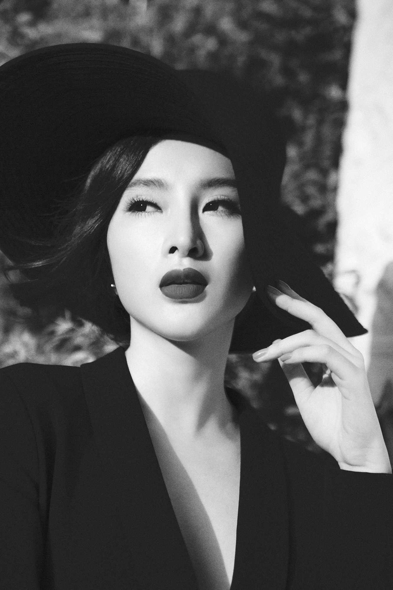 Angela Phương Trinh đẹp lôi cuốn với hình ảnh tiểu thư kiêu kì