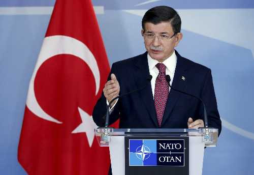 Thủ tướng Thổ Nhĩ Kỳ Ahmet Davutoglu trong cuộc họp báo tại Brussels ngày 30/11. Ảnh: Reuters