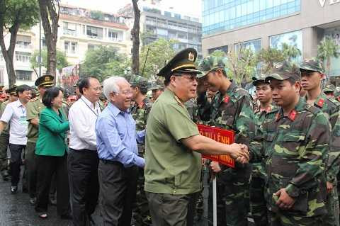 6. Lãnh đạo Bộ Công an và UBND TP. HCM chúc mừng các lực lượng hoàn thành xuất sắc nhiệm vụ trong diễn tập