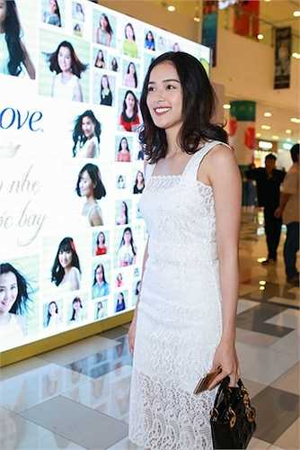 Nhờ Cường Đô la, cái tên Hạ Vi cũng được biết đến nhiều hơn. 