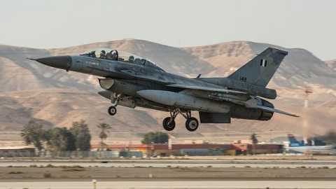 Một chiếc máy bay nga xuất kích từ Syria 