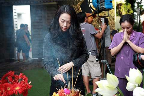 Ekip thực hiện vừa chia sẻ những hình ảnh hậu trường mới nhất trong ngày cúng máy đầu tiên đồng thời cũng bật mí một bí mật thú vị.