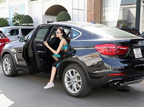 Phạm Hương chăm chỉ tập luyện trước thềm Miss Universe