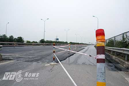 Nguyên nhân chính của tình trạng này là do đoạn cao tốc Cầu Giẽ - Ninh Bình đang sửa chữa, nhiều đoạn thảm lại mặt đường nên các phương tiện di chuyển qua đây gặp rất nhiều khó khăn.