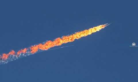 Hình ảnh Su-24 Nga lúc bị bắn rơi, bốc cháy 