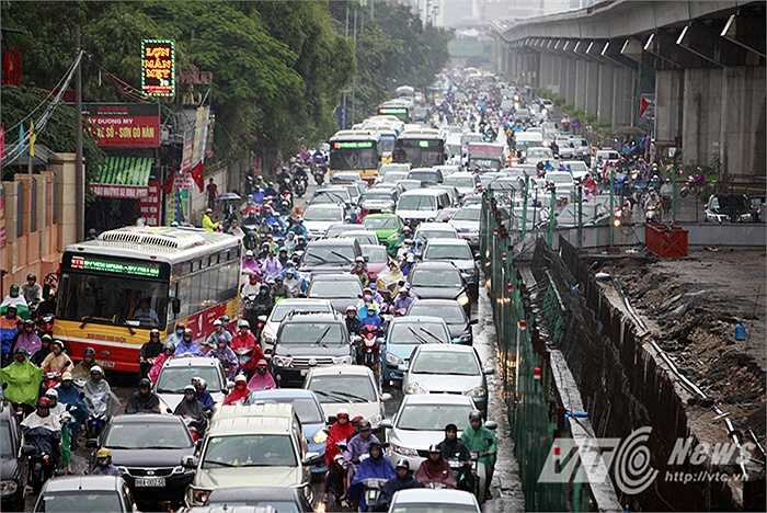 Hà Nội đồng ý chi hơn 2.000 tỷ đồng để chống tắc đường