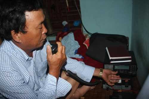 Ông Nguyễn Thanh Nam, người bỏ tiền mua hệ thông icom và tình nguyện trực canh cho ngư dân nghiệp đoàn nghề cá xã Bình Châu. Ông Nam cho biết: do icom công suất nhỏ nên chỉ có thể liên lạc với ngư dân trên biển trong điều kiện bình thường, bão gió không bắt được sóng. Ước mơ của ông Nam là có được icom công suất lớn hơn để phục bà con ngư dân tốt hơn.