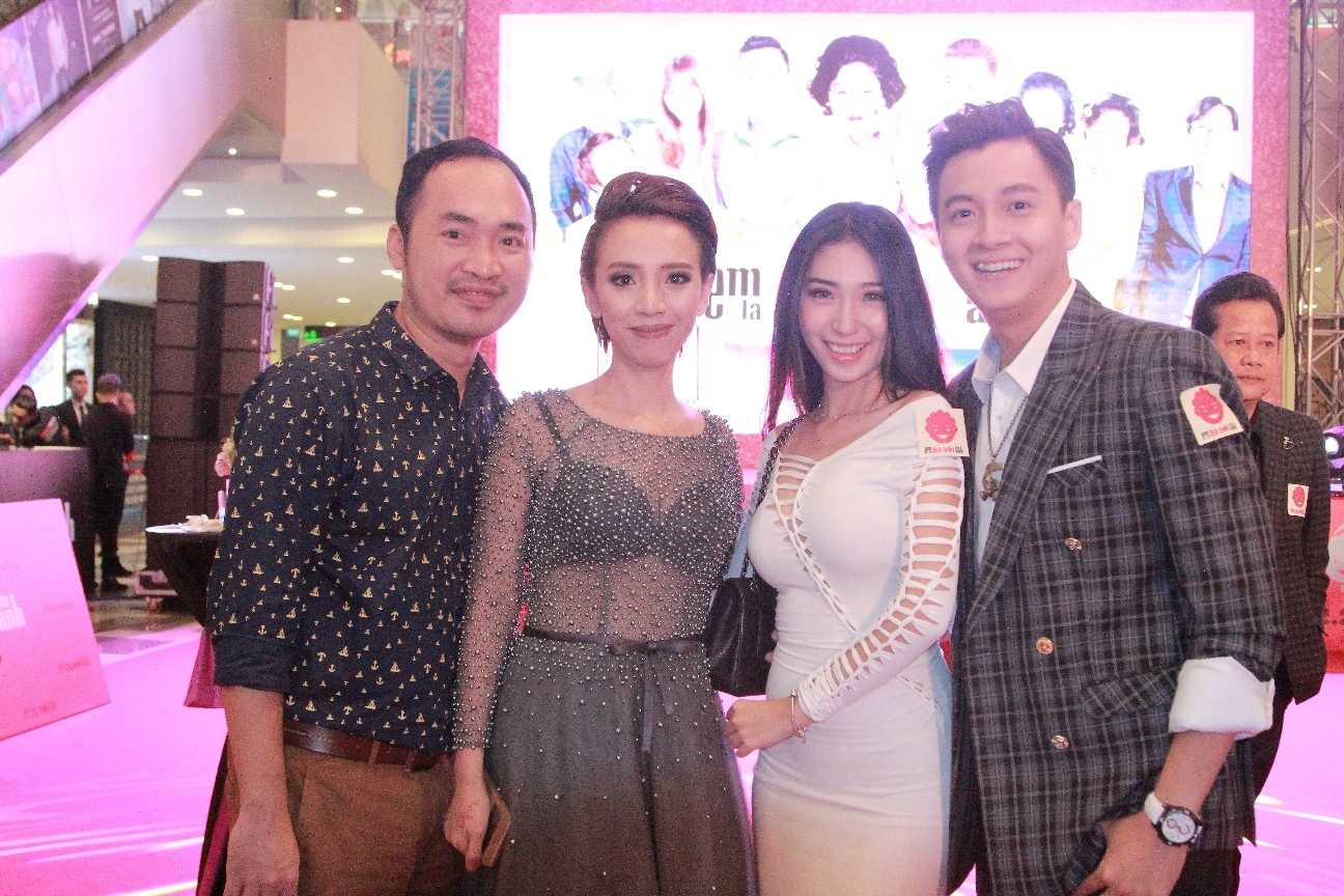 Thu Trang 'hút hồn' khán giả với vẻ gợi cảm khi dự sự kiện