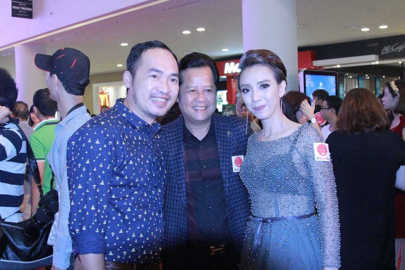 Thu Trang 'hút hồn' khán giả với vẻ gợi cảm khi dự sự kiện