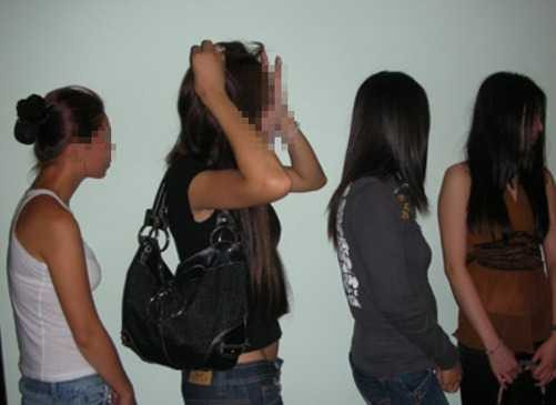 Các đối tượng đã hợp thức hoá giấy tờ để đưa người ra nước ngoài bán vào các ổ mại dâm (Ảnh minh hoạ)